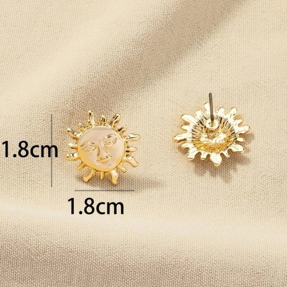 3/$30 NEW! Bohemian Earring Stud Sun Design Cute Dainty - Picture 4 of 4